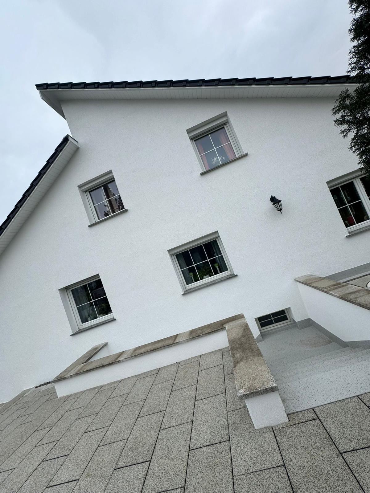 Kertes ház homlokzat felújítás – referencia